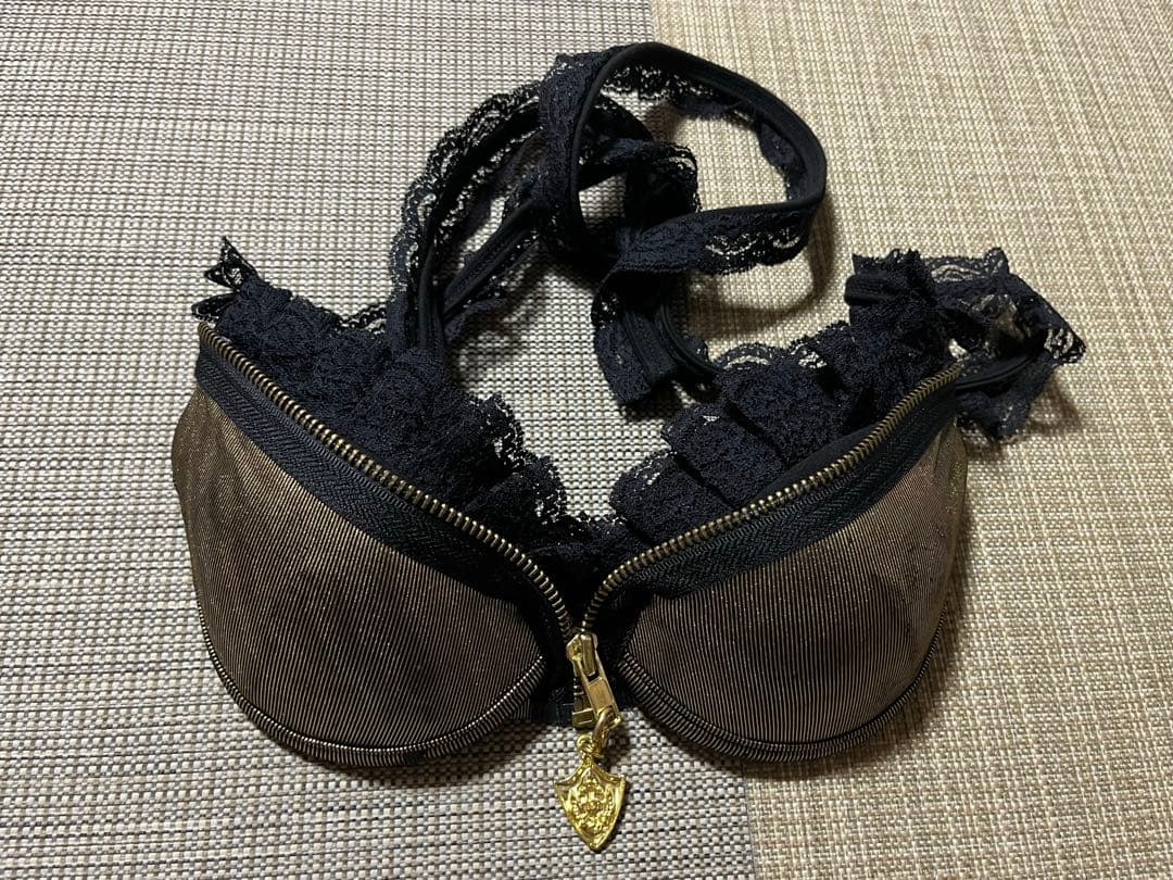レース付きジッパー　チャーム付き　ブランド不明　見せブラ