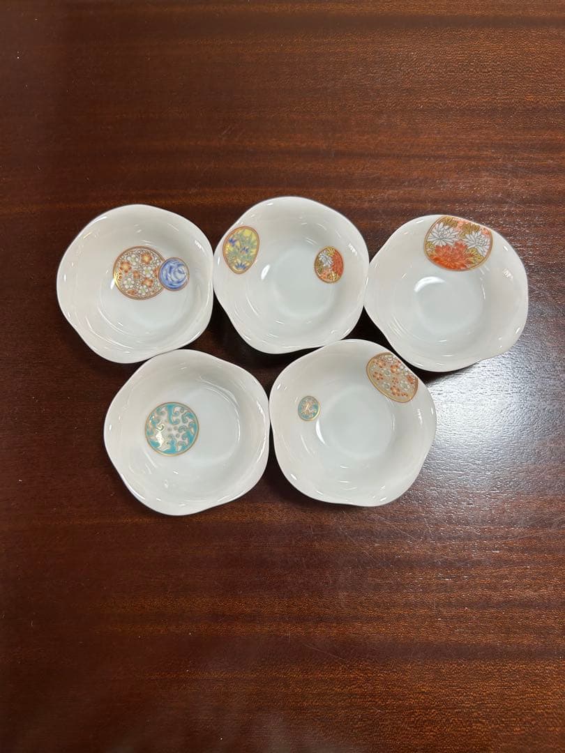 深川製磁　宮内庁御用達　寿赤絵　ペア紅茶碗皿　小皿揃　梅型銘々皿揃　１２点セット