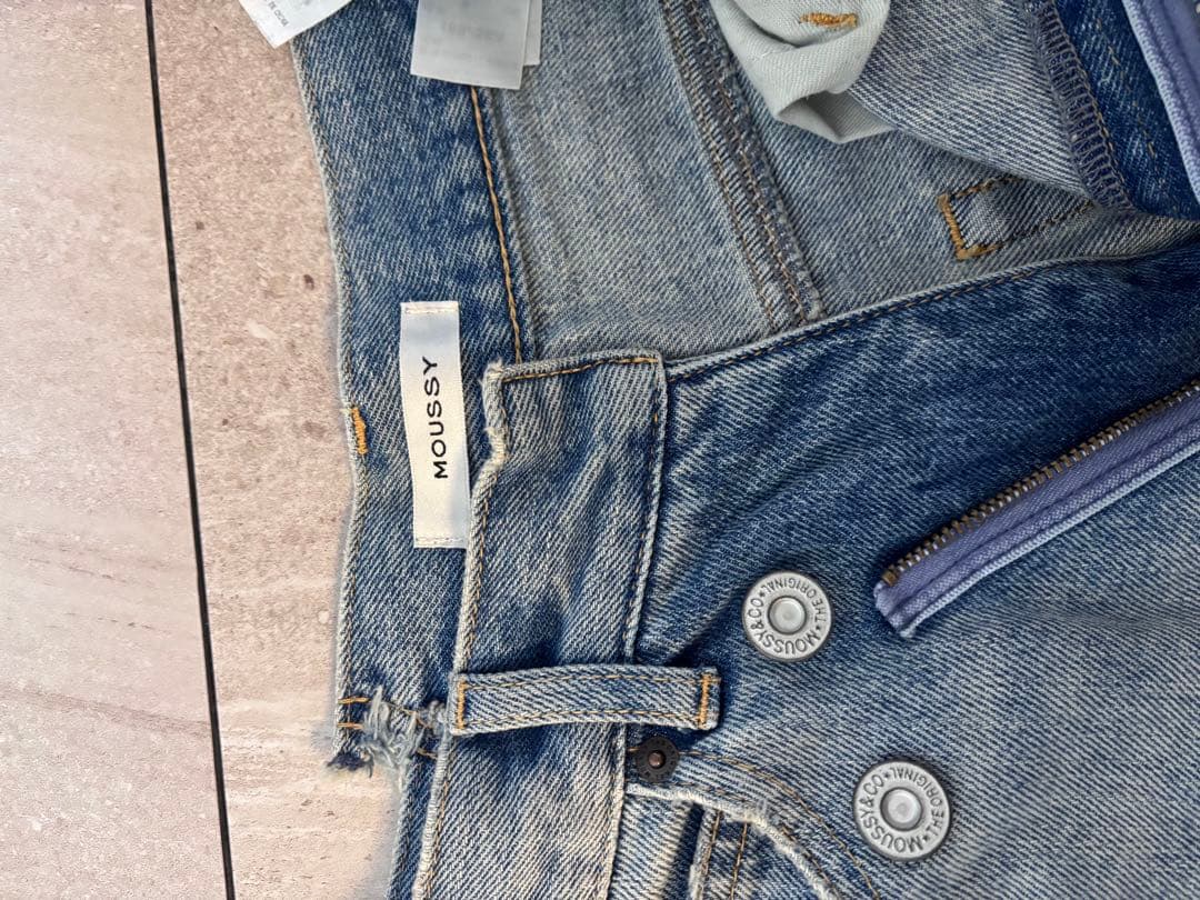 パンツ moussy CROSS WAIST WIDE STRAIGHT LBLUE