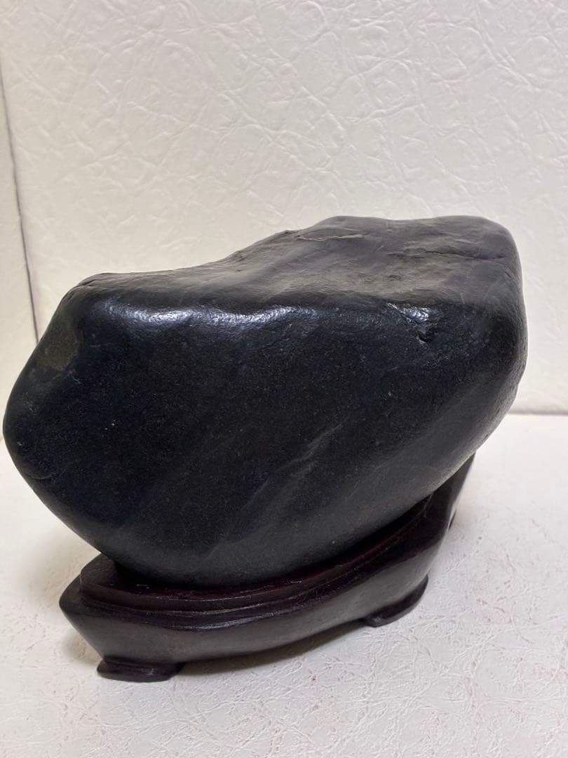 北海道神居古潭石AD 真黒　木製台座付き
