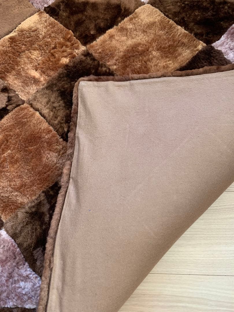 【新品未使用】ムートンカーペット　200×200cm