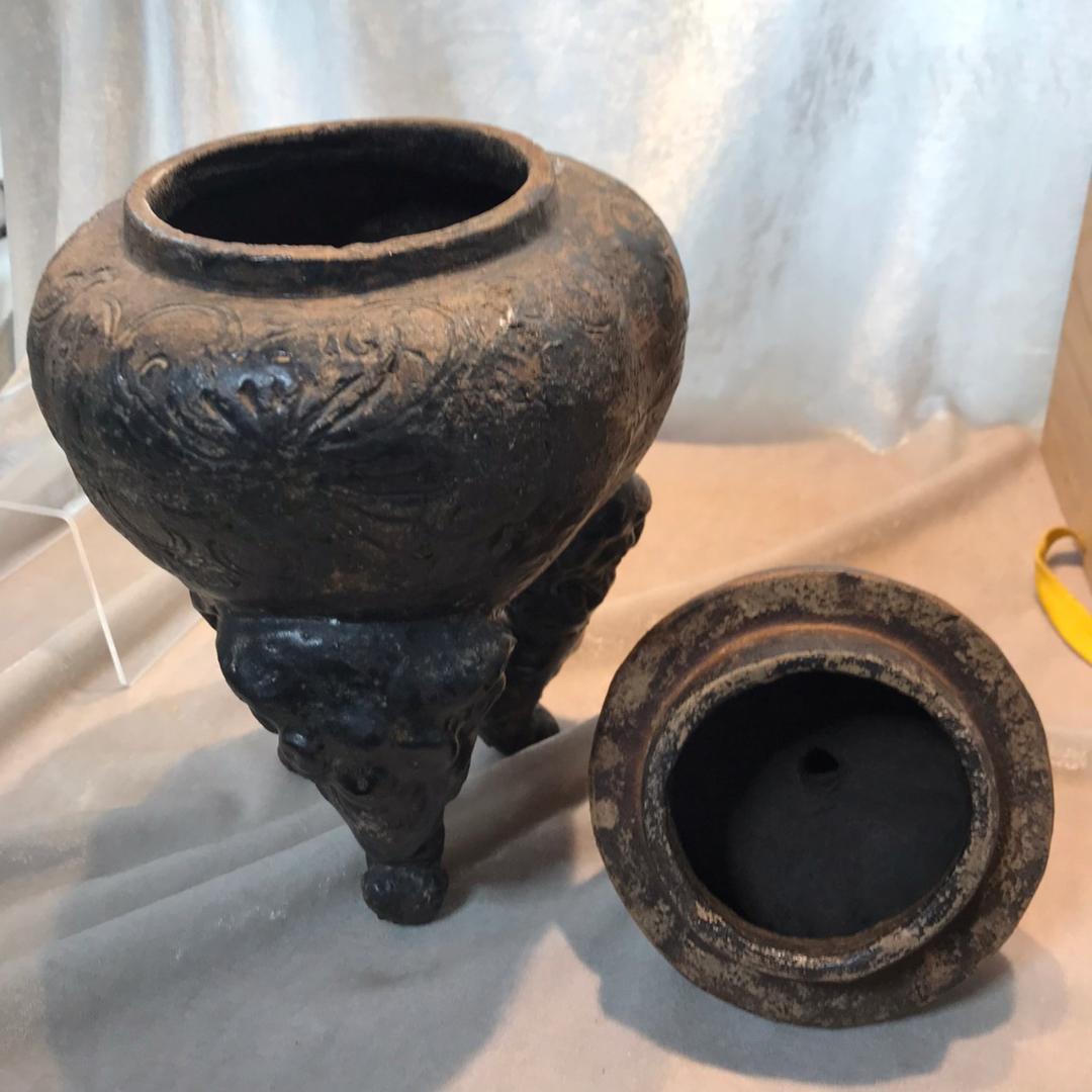 古唐津　獅子蓋三ツ足香炉　共箱