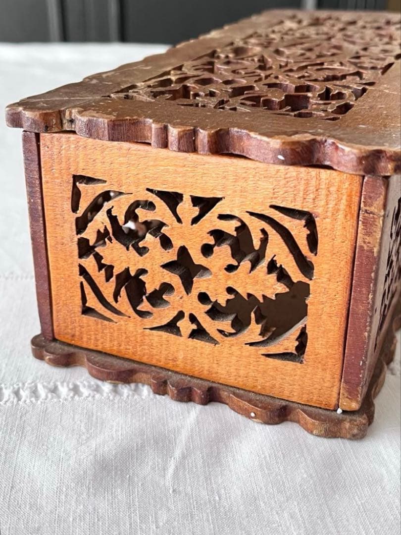 【美品】フランスアンティーク 木製レリーフ装飾 木細工 BOX 小物入れ3277