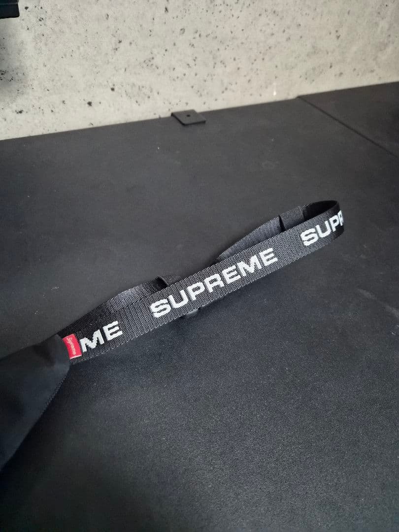 Supreme ブラック ボディバッグ　小型