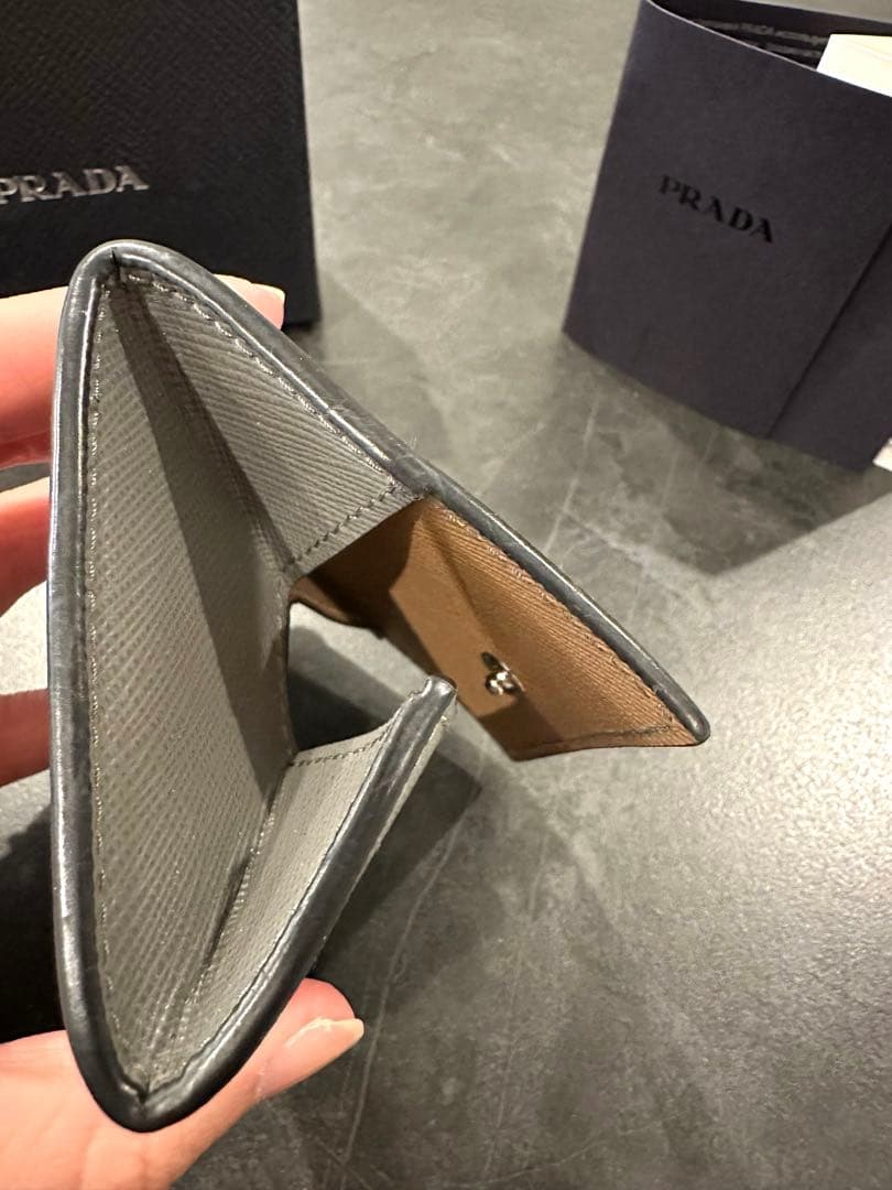【送料込み】PRADAサフィアーノレザーケース
