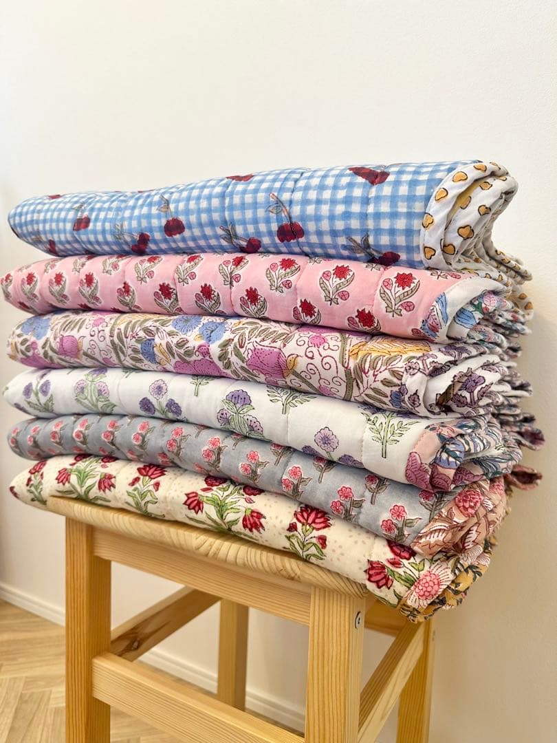 ブロックプリント　うねうねキルトブランケット　ホワイト×パープル