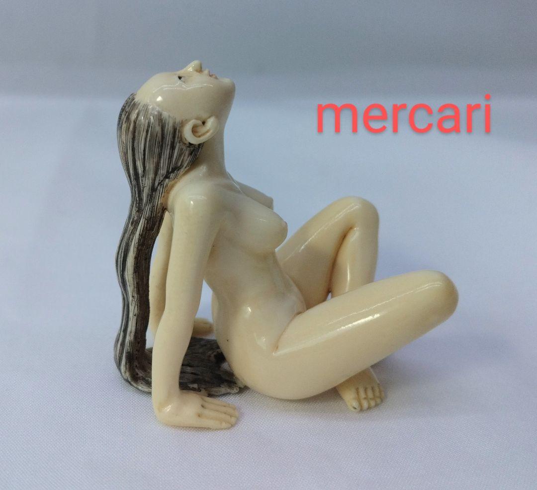 裸婦 根付 ① 紙箱付き