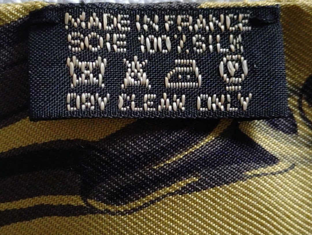 エルメス　ツイリー　カーキー　シルク製　未使用　箱付き