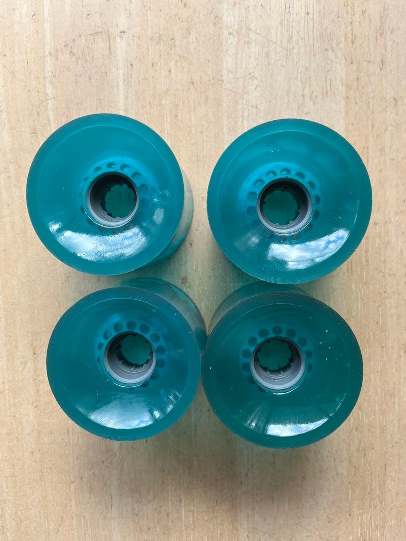 カーバースケートボード。虎。ROUNDHOUSE ウィール69mm4個セット