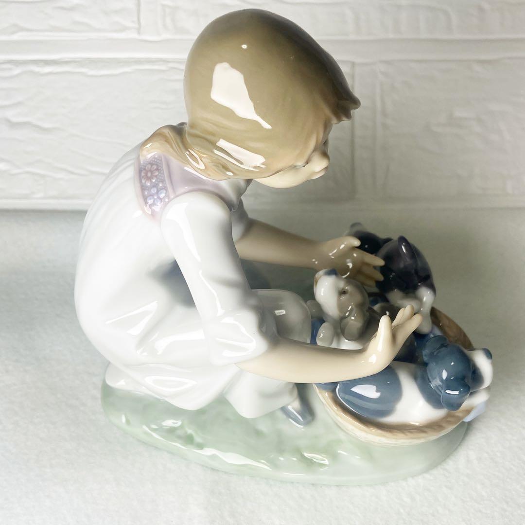 リヤドロ LLADRO こっそりお外へ 仔犬 美品 陶器 フィギュリン 廃盤品