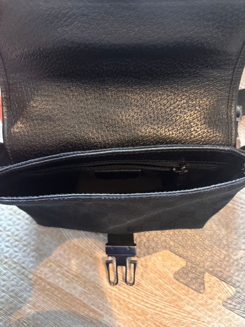 GUCCI GGキャンバス ボディバッグ ※ベルト金具に緩みあり