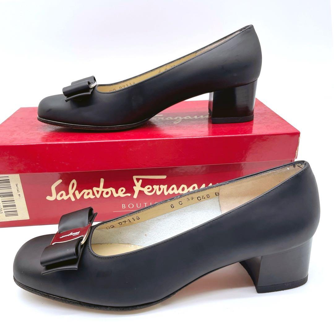 コスモス‼︎ Salvatore Ferragamo マットブラック