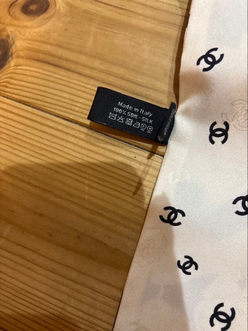 期間限定価格！入手困難！新品　シャネル　カメリア　ヘアバンド　ベージュ