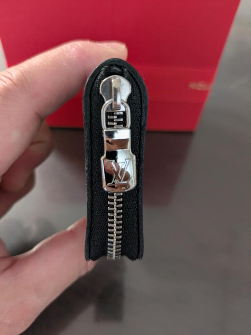 ルイヴィトン タイガ M30511ジッピーパース