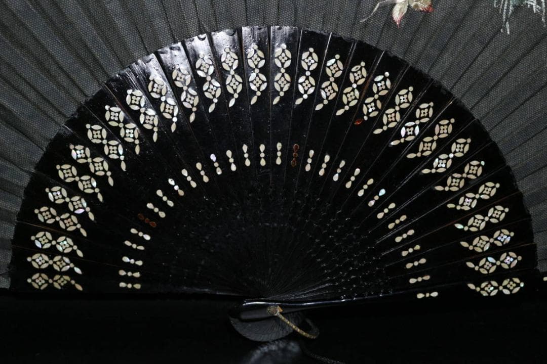扇子 中国 螺鈿細工 古い 刺繍 孔雀 桜 シノワズリ ブラック