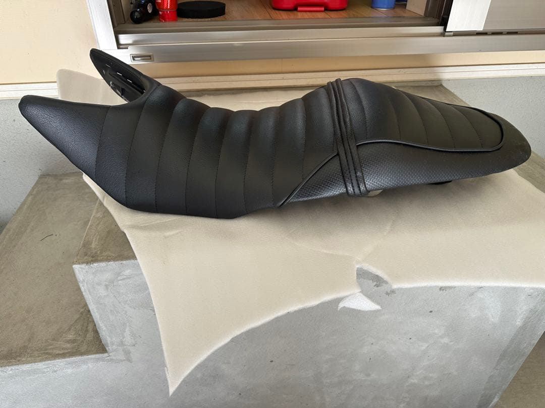 ブラック スポーツシート ストライプデザイン