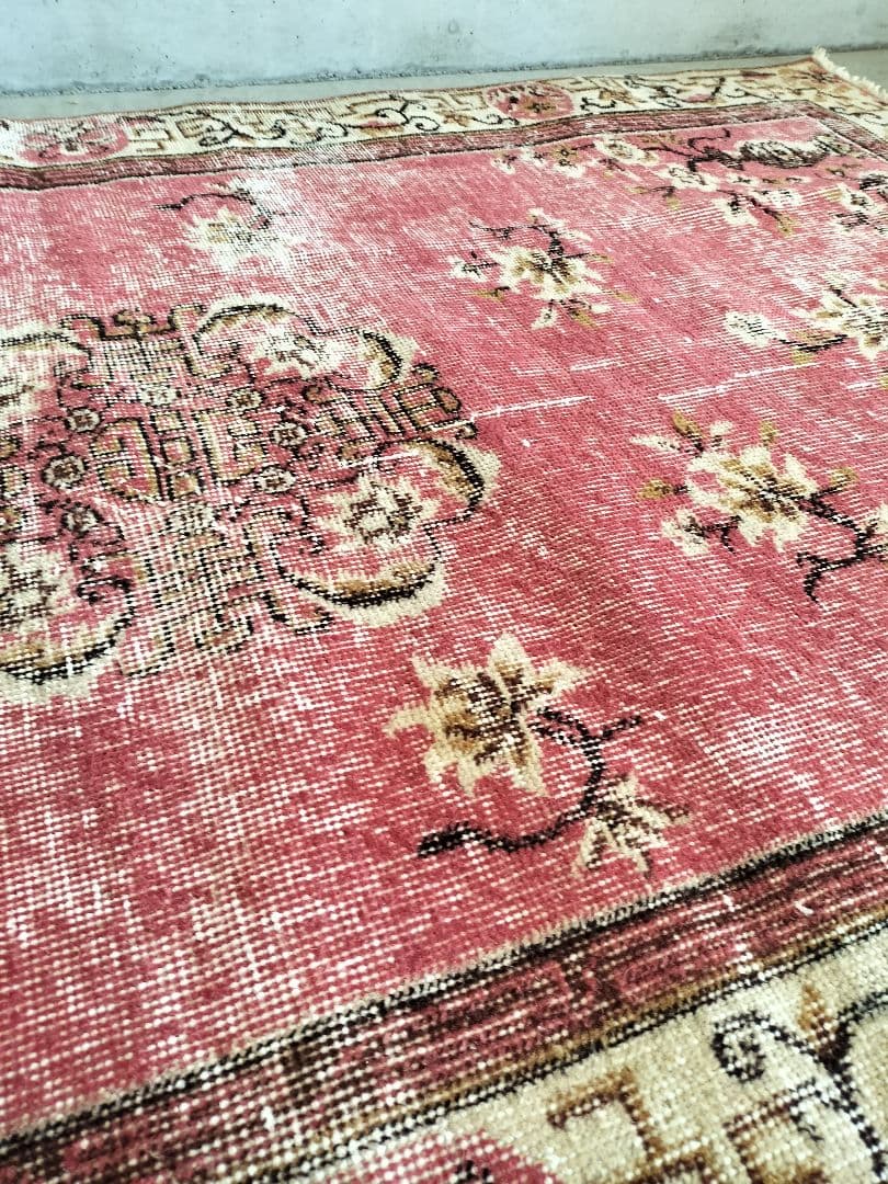 【ローズ】ローズレッドの上品シノワズリラグ　No.742